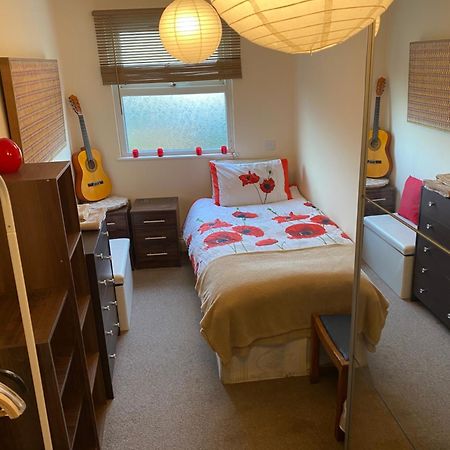 35 Mins To Central London. 3 Bedrooms. 2 Bathrooms With Garden エクステリア 写真