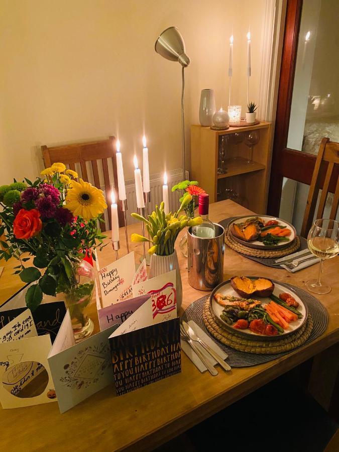 35 Mins To Central London. 3 Bedrooms. 2 Bathrooms With Garden エクステリア 写真