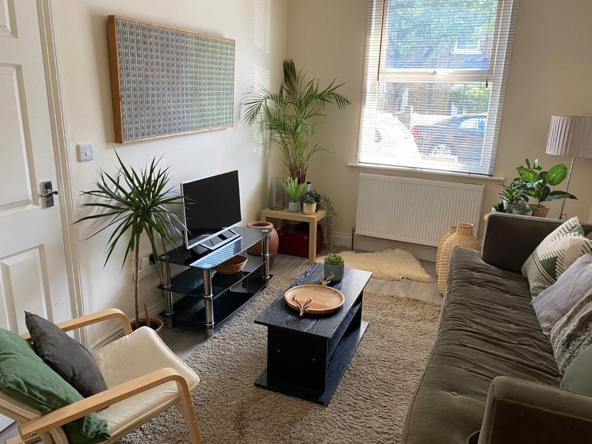 35 Mins To Central London. 3 Bedrooms. 2 Bathrooms With Garden エクステリア 写真